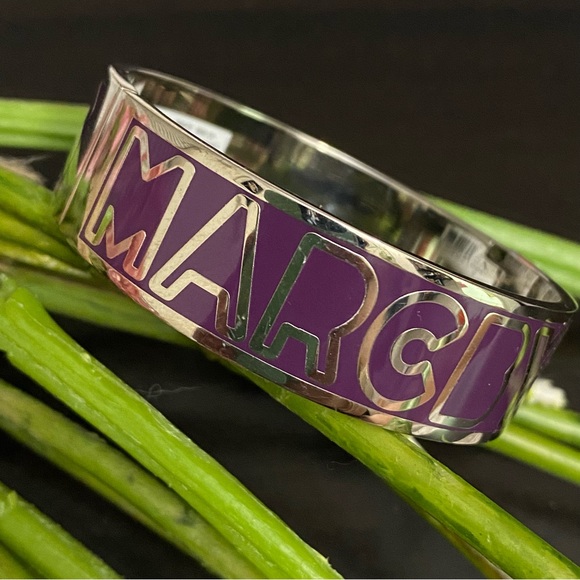 MARC JACOBS Dark Magenta Logo Enamel Hinged Bangle Bracelet - Picture 4 of 11